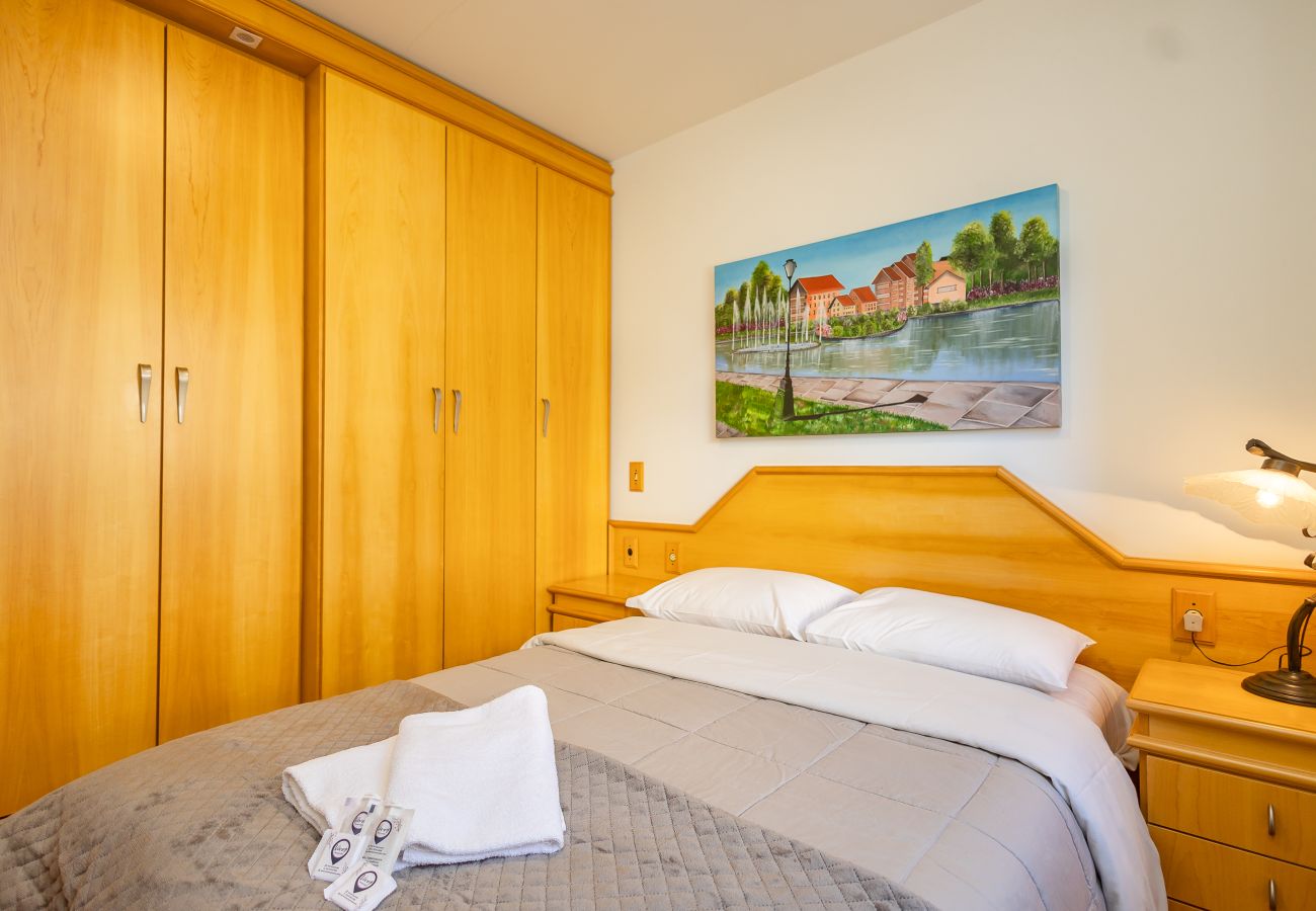 Apartamento em Gramado - 1D aconchegante com vista para o vale, 1,5km da R Coberta