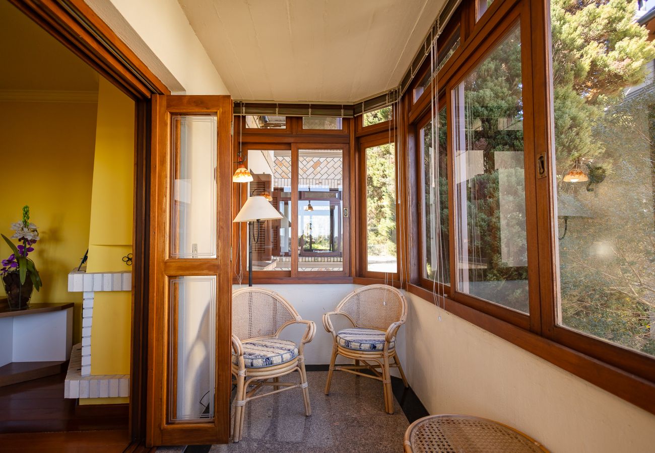 Apartamento em Gramado - 1D aconchegante com vista para o vale, 1,5km da R Coberta