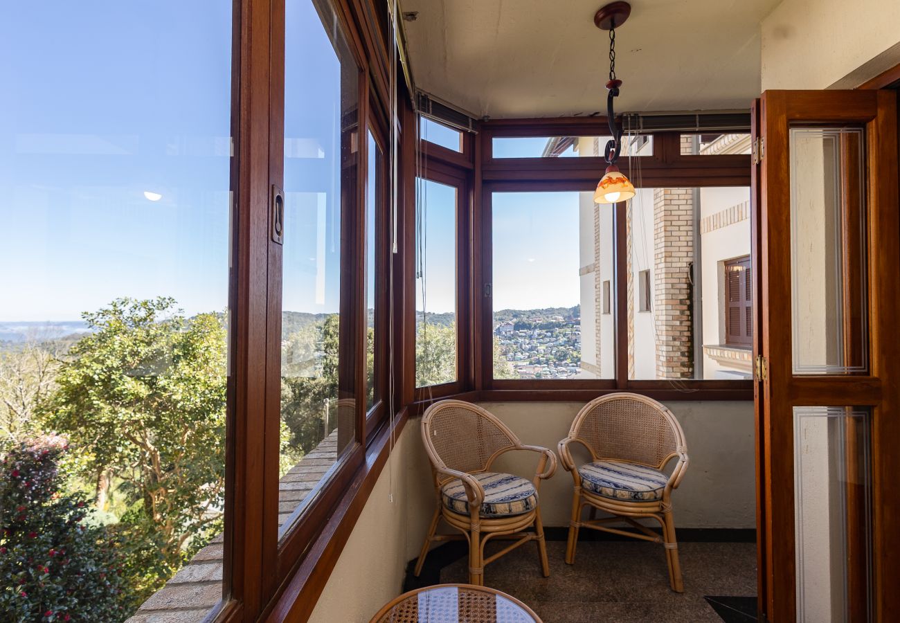 Apartamento em Gramado - 1D aconchegante com vista para o vale, 1,5km da R Coberta