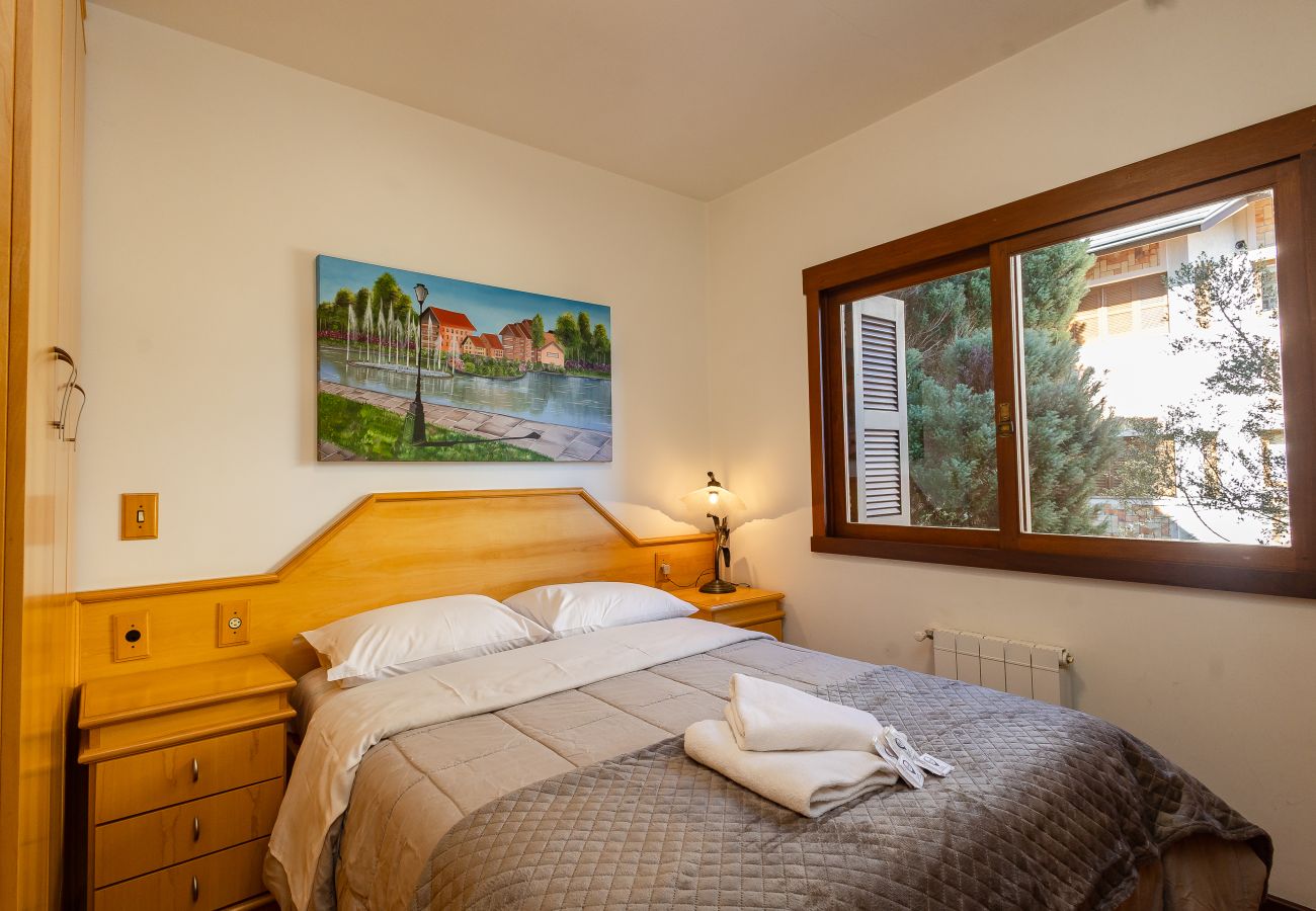 Apartamento em Gramado - 1D aconchegante com vista para o vale, 1,5km da R Coberta