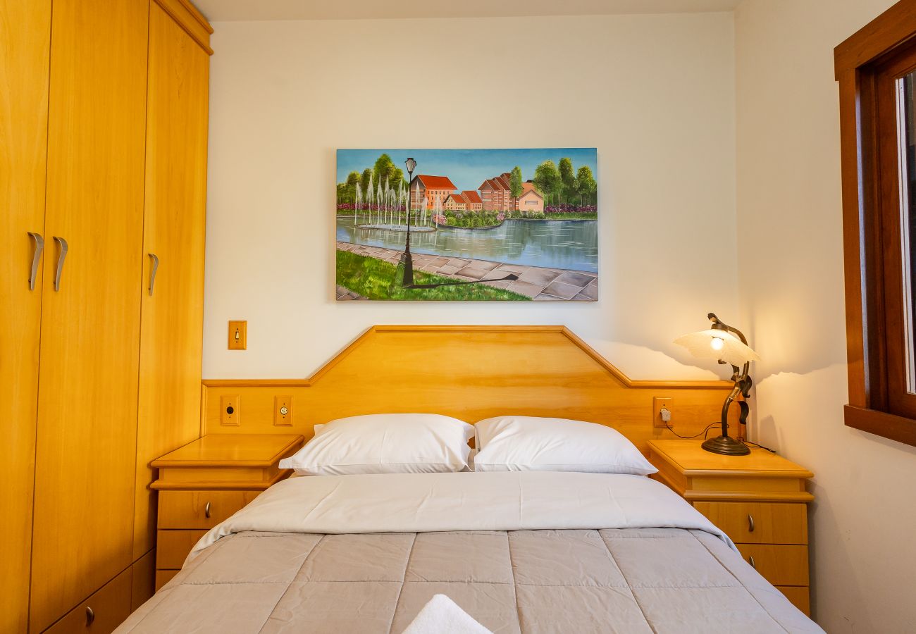 Apartamento em Gramado - 1D aconchegante com vista para o vale, 1,5km da R Coberta