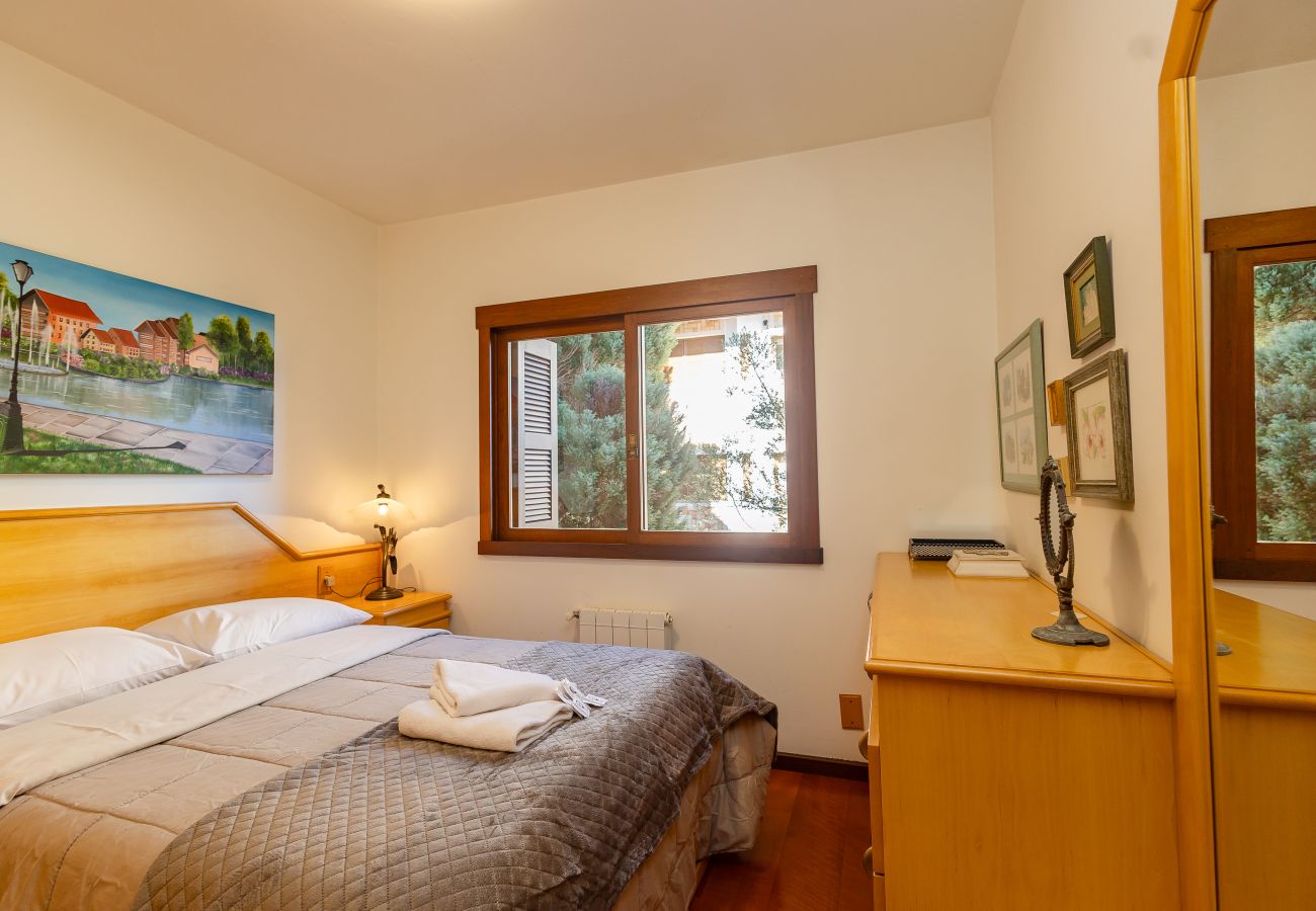 Apartamento em Gramado - 1D aconchegante com vista para o vale, 1,5km da R Coberta