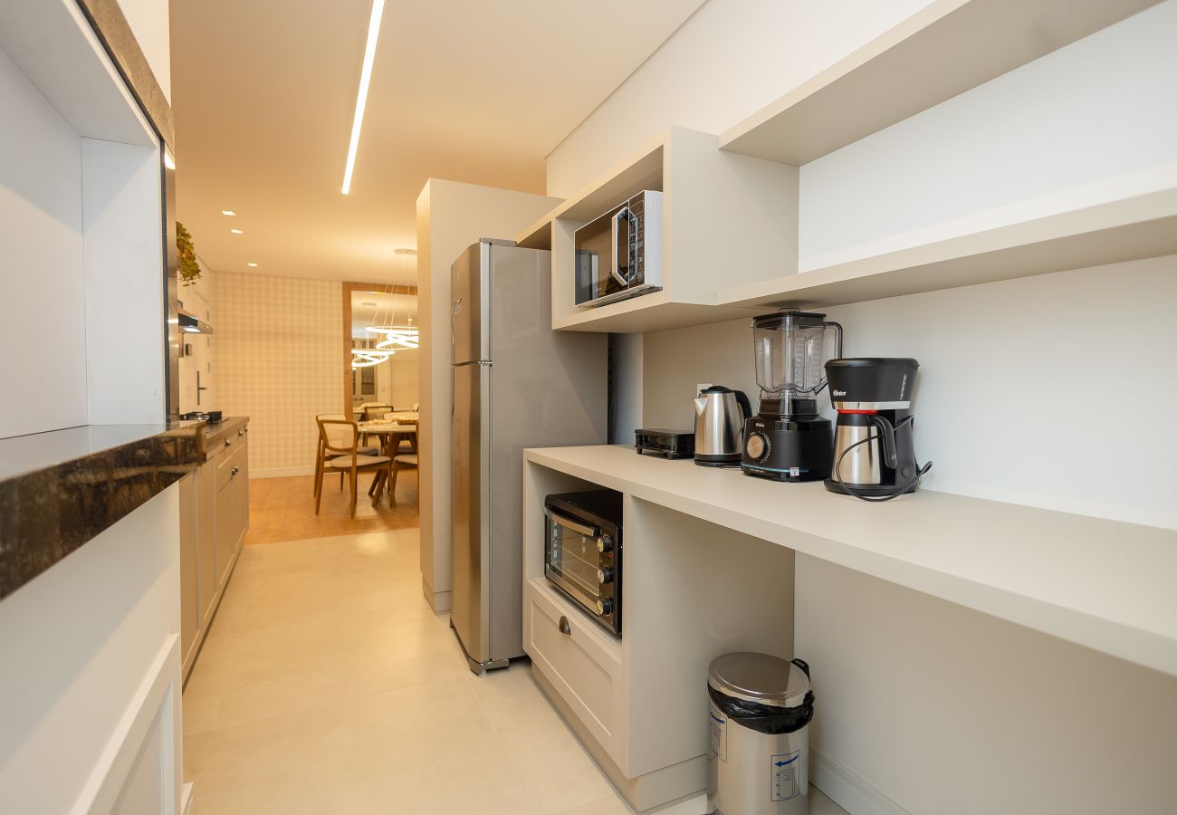 Apartamento em Gramado - NOVO! Apto moderno (2 suítes) a 600m da Rua Coberta!