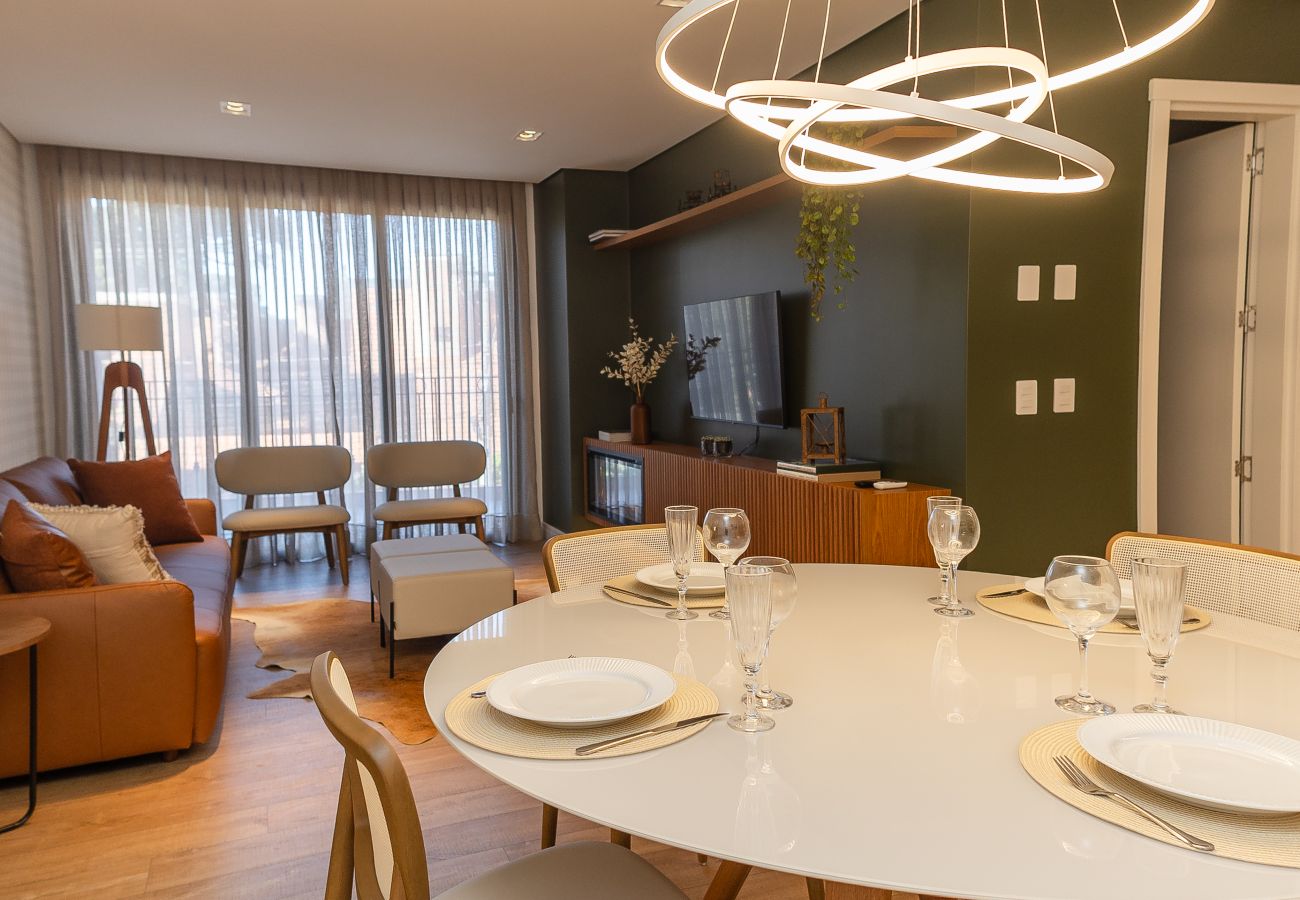 Apartamento em Gramado - NOVO! Apto moderno (2 suítes) a 600m da Rua Coberta!