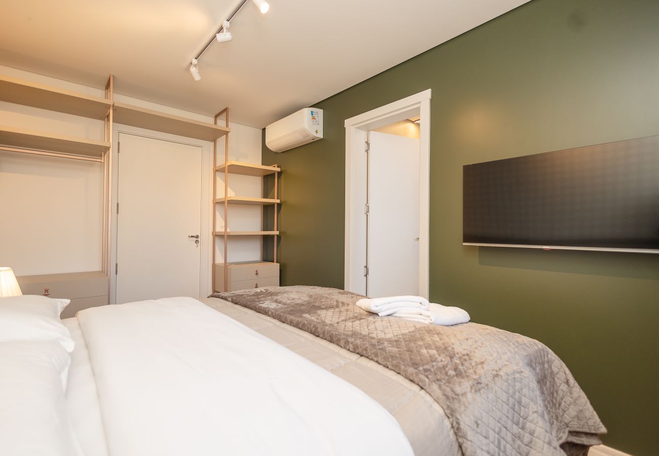 Apartamento em Gramado - NOVO! Apto moderno (2 suítes) a 600m da Rua Coberta!