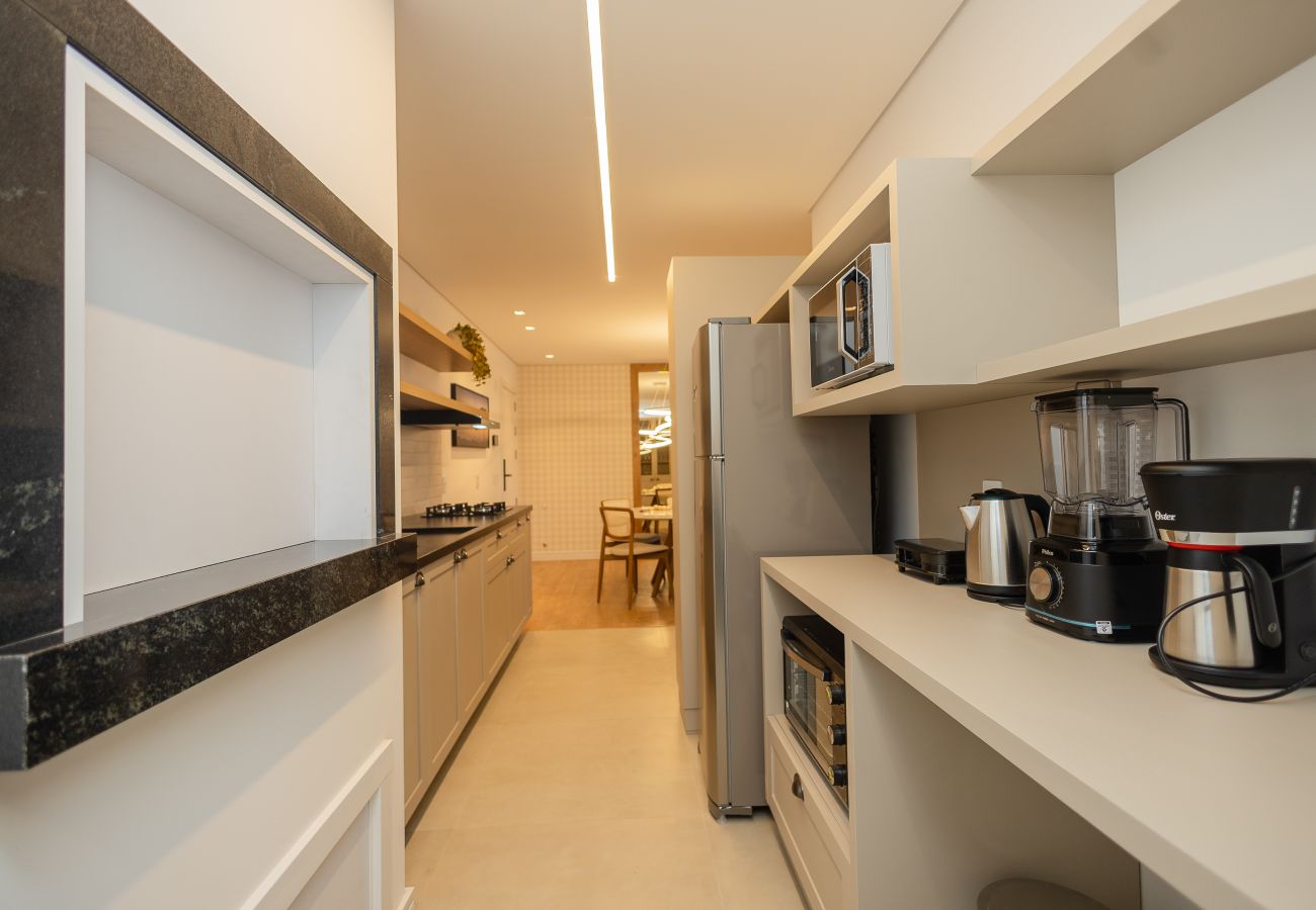 Apartamento em Gramado - NOVO! Apto moderno (2 suítes) a 600m da Rua Coberta!