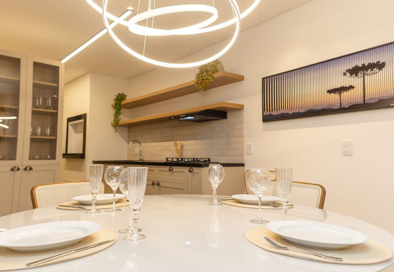 Apartamento em Gramado - NOVO! Apto moderno (2 suítes) a 600m da Rua Coberta!