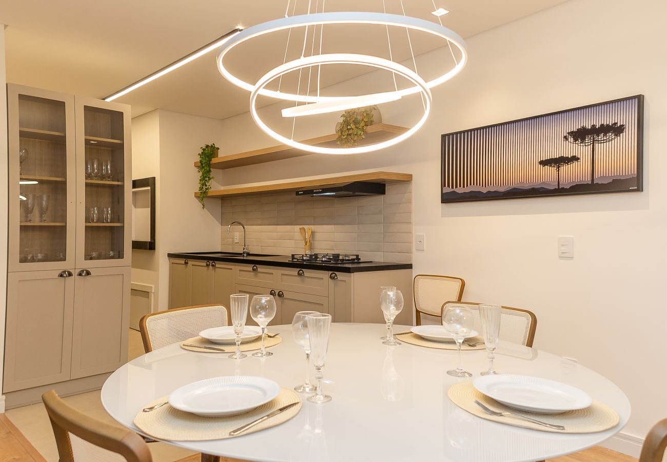 Apartamento em Gramado - NOVO! Apto moderno (2 suítes) a 600m da Rua Coberta!