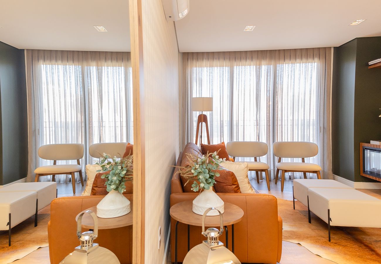 Apartamento em Gramado - NOVO! Apto moderno (2 suítes) a 600m da Rua Coberta!