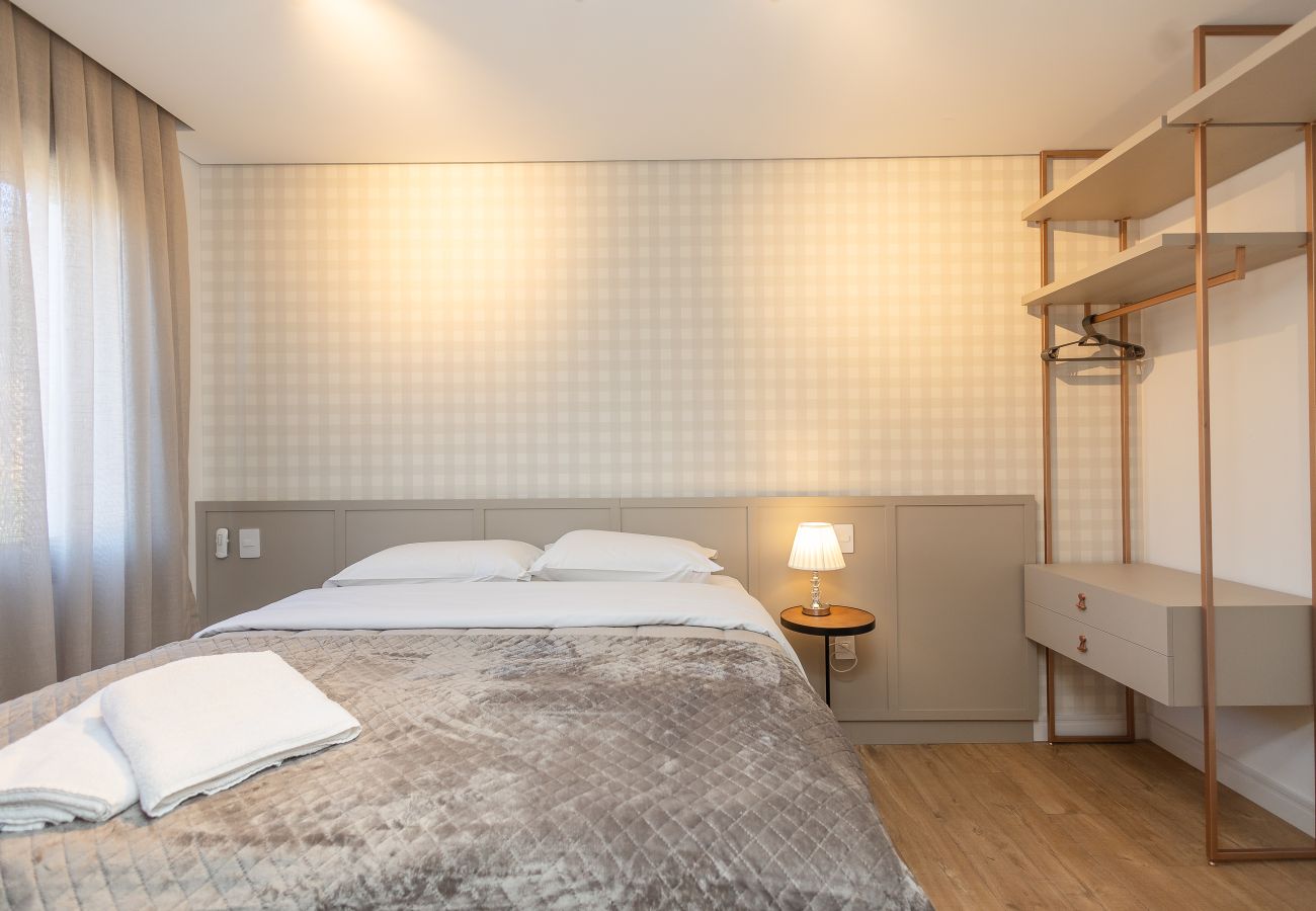 Apartamento em Gramado - NOVO! Apto moderno (2 suítes) a 600m da Rua Coberta!