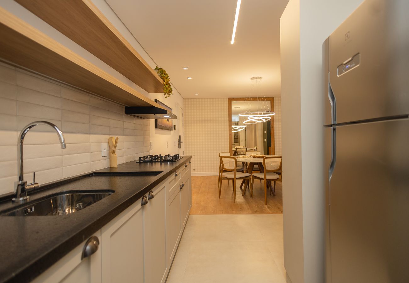 Apartamento em Gramado - NOVO! Apto moderno (2 suítes) a 600m da Rua Coberta!