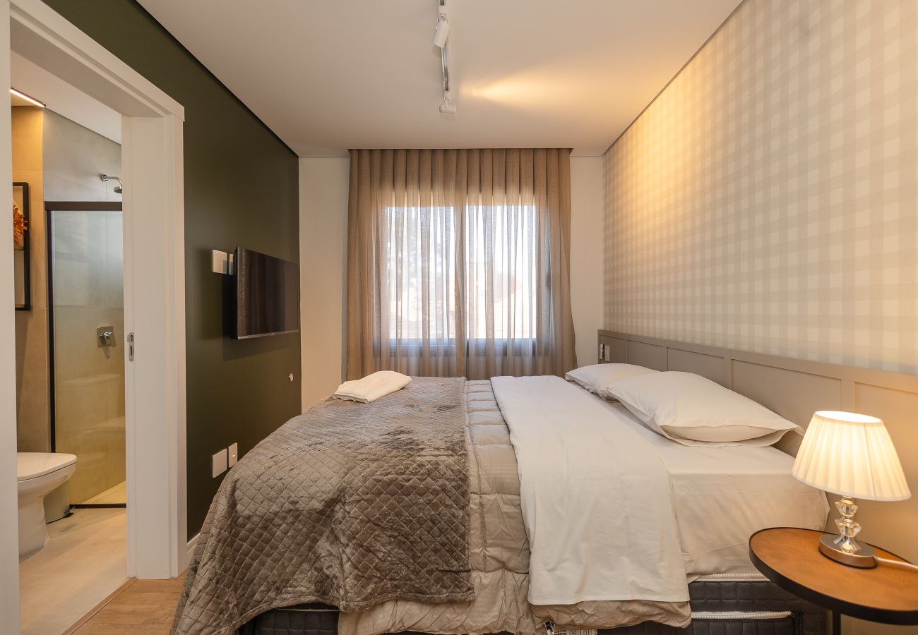 Apartamento em Gramado - NOVO! Apto moderno (2 suítes) a 600m da Rua Coberta!