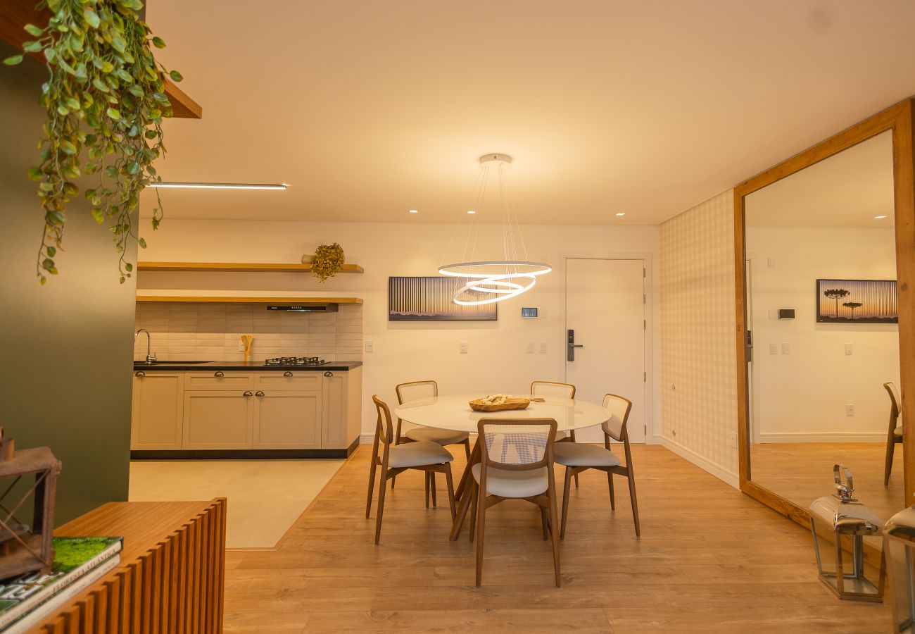 Apartamento em Gramado - NOVO! Apto moderno (2 suítes) a 600m da Rua Coberta!