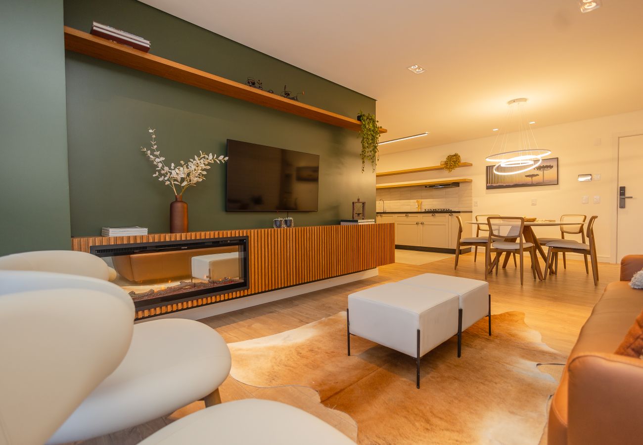 Apartamento em Gramado - NOVO! Apto moderno (2 suítes) a 600m da Rua Coberta!