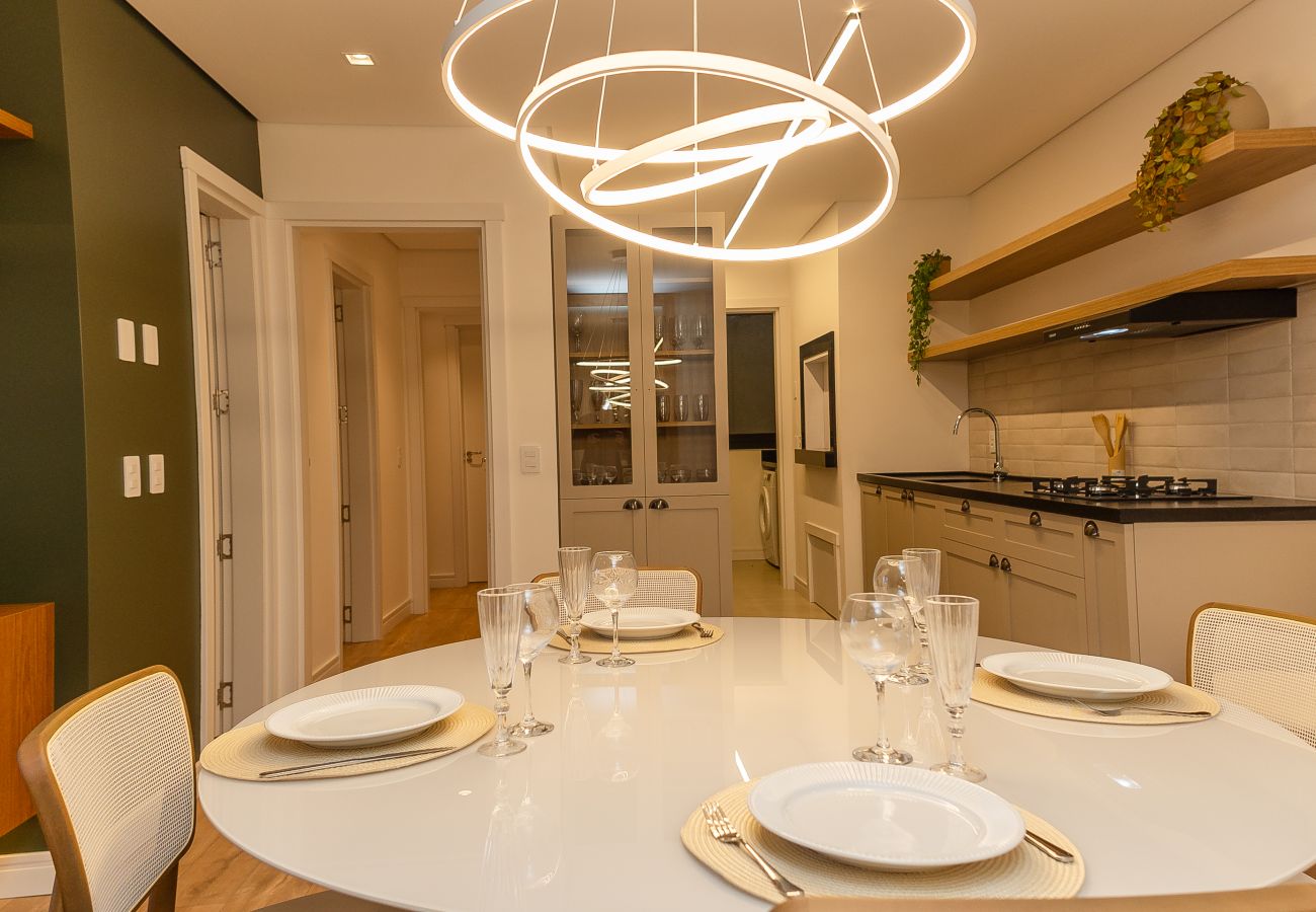 Apartamento em Gramado - NOVO! Apto moderno (2 suítes) a 600m da Rua Coberta!