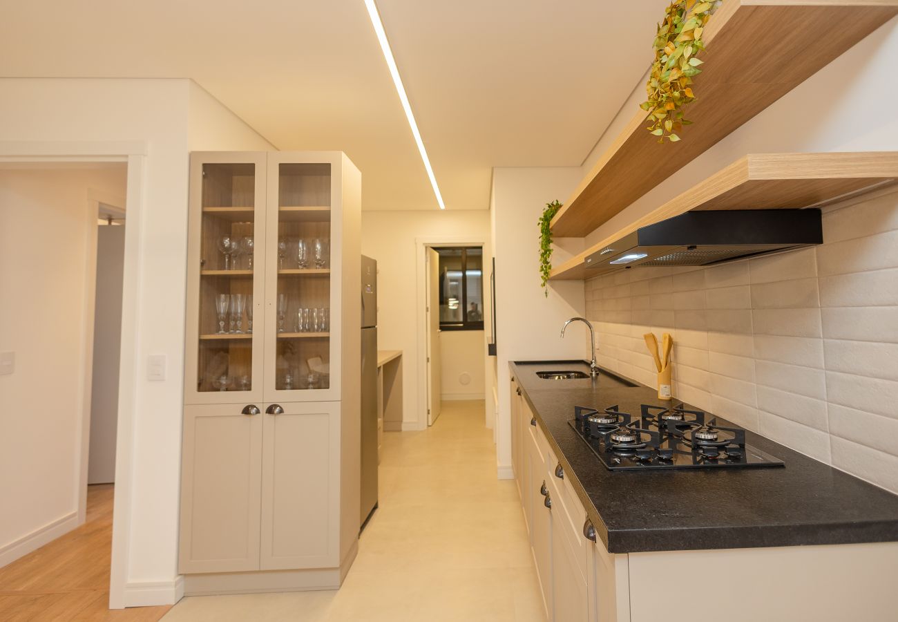 Apartamento em Gramado - NOVO! Apto moderno (2 suítes) a 600m da Rua Coberta!