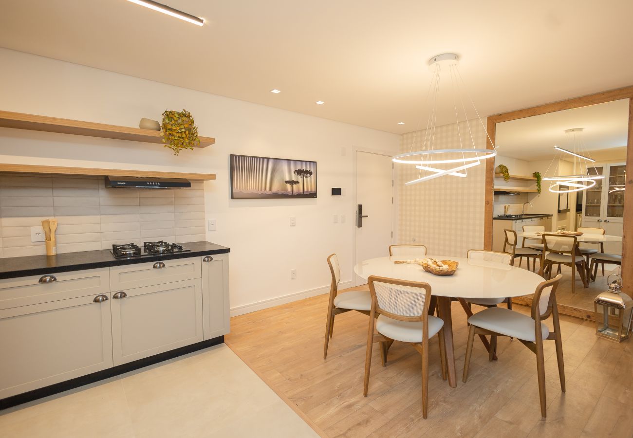 Apartamento em Gramado - NOVO! Apto moderno (2 suítes) a 600m da Rua Coberta!