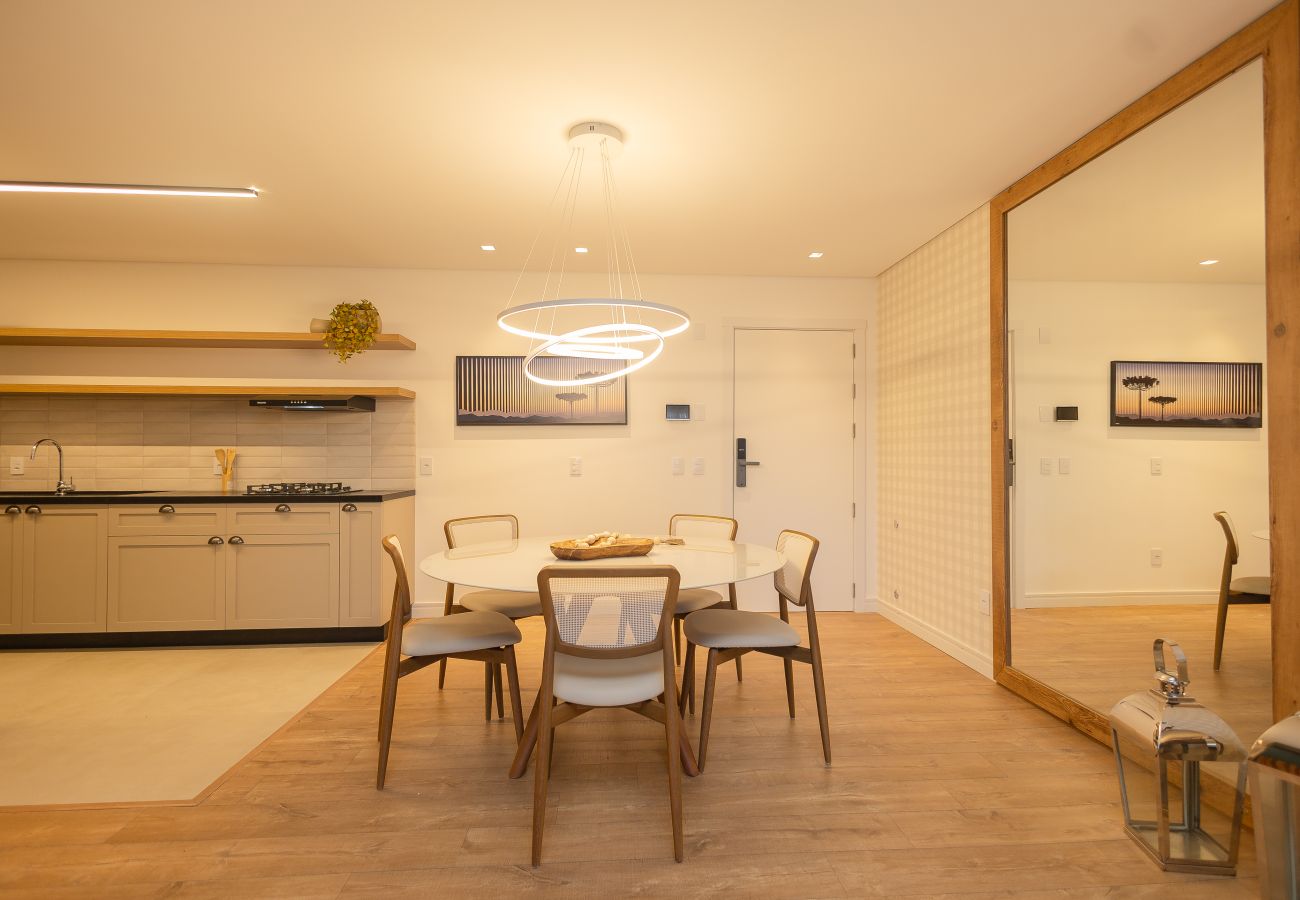 Apartamento em Gramado - NOVO! Apto moderno (2 suítes) a 600m da Rua Coberta!