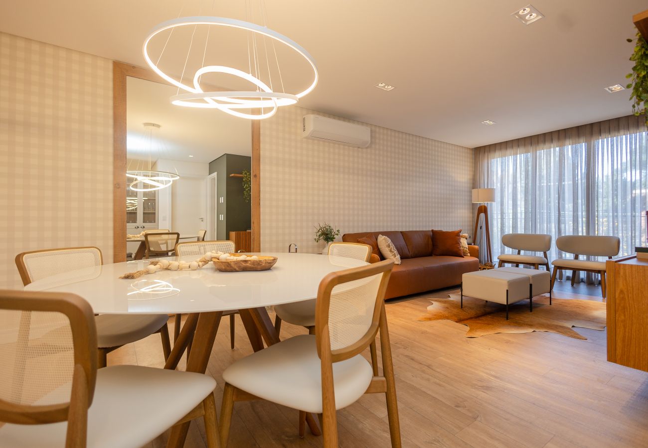 Apartamento em Gramado - NOVO! Apto moderno (2 suítes) a 600m da Rua Coberta!