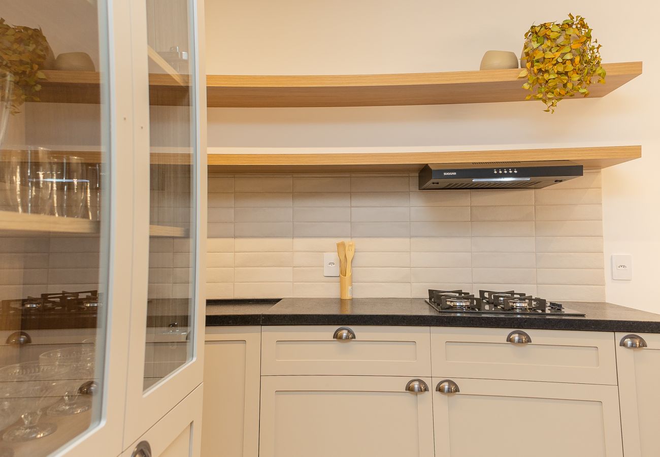 Apartamento em Gramado - NOVO! Apto moderno (2 suítes) a 600m da Rua Coberta!