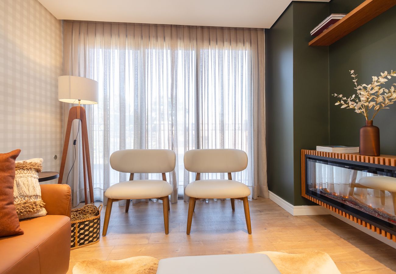 Apartamento em Gramado - NOVO! Apto moderno (2 suítes) a 600m da Rua Coberta!