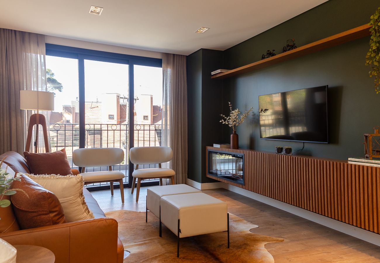 Apartamento em Gramado - NOVO! Apto moderno (2 suítes) a 600m da Rua Coberta!