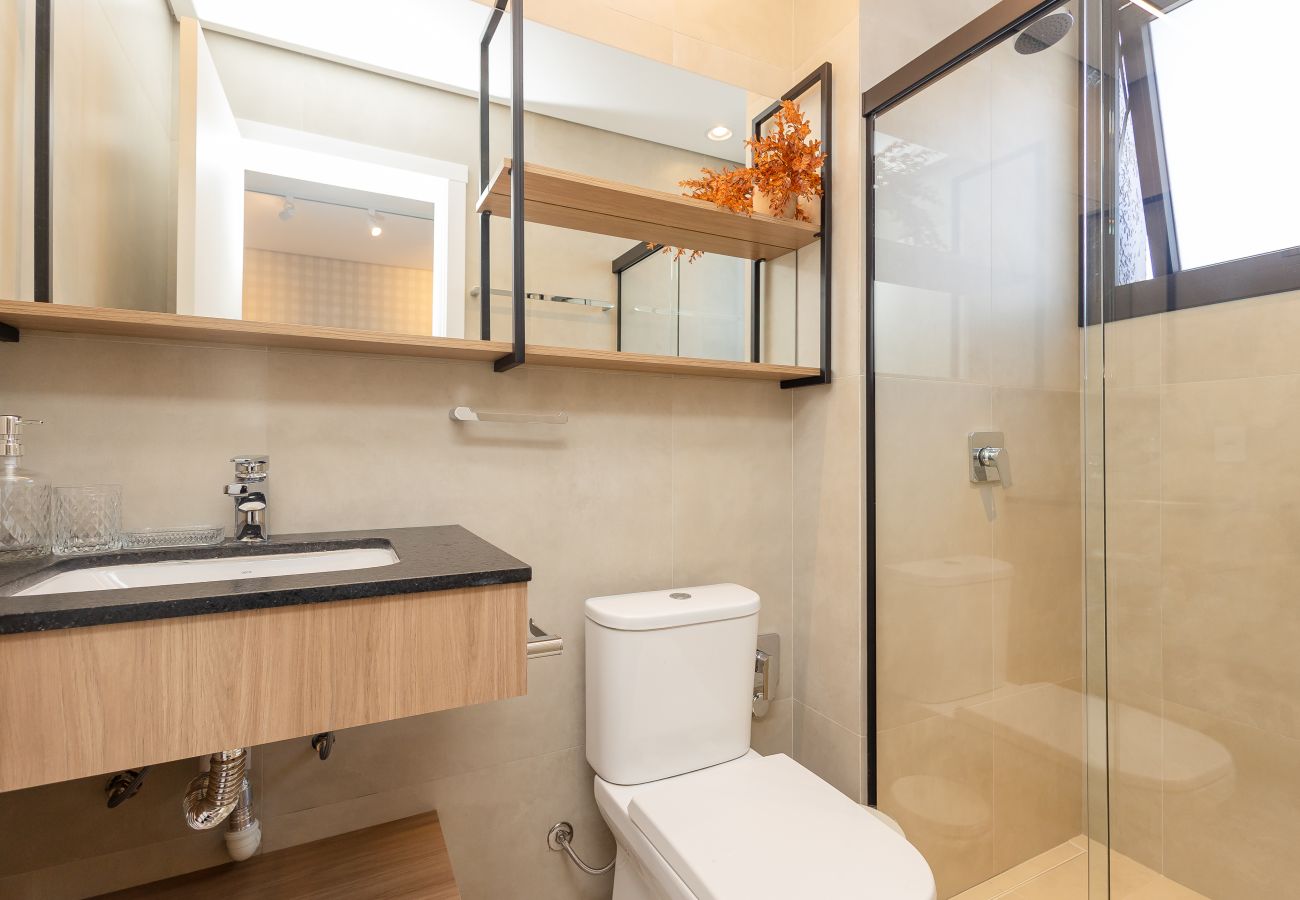 Apartamento em Gramado - NOVO! Apto moderno (2 suítes) a 600m da Rua Coberta!