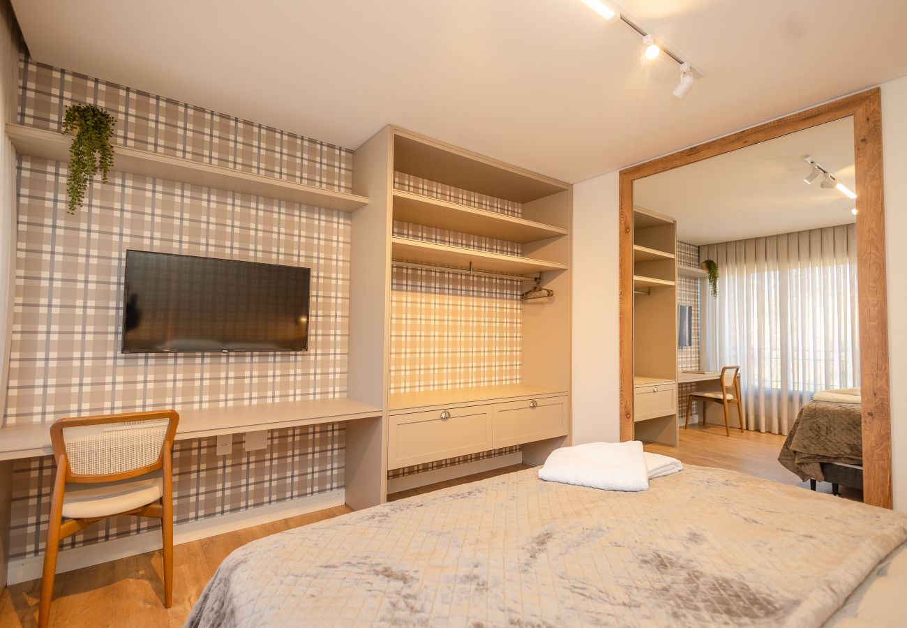 Apartamento em Gramado - NOVO! Apto moderno (2 suítes) a 600m da Rua Coberta!