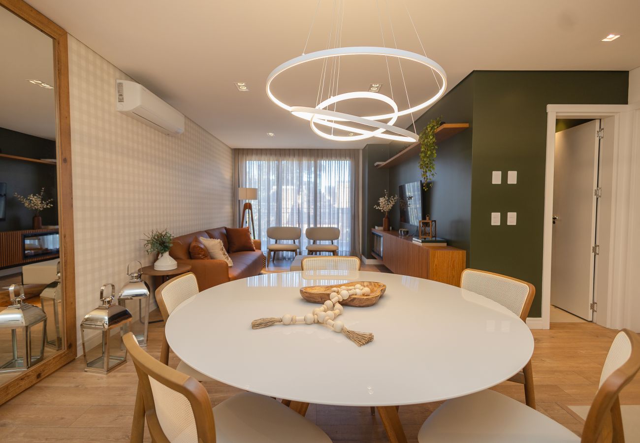 Apartamento em Gramado - NOVO! Apto moderno (2 suítes) a 600m da Rua Coberta!