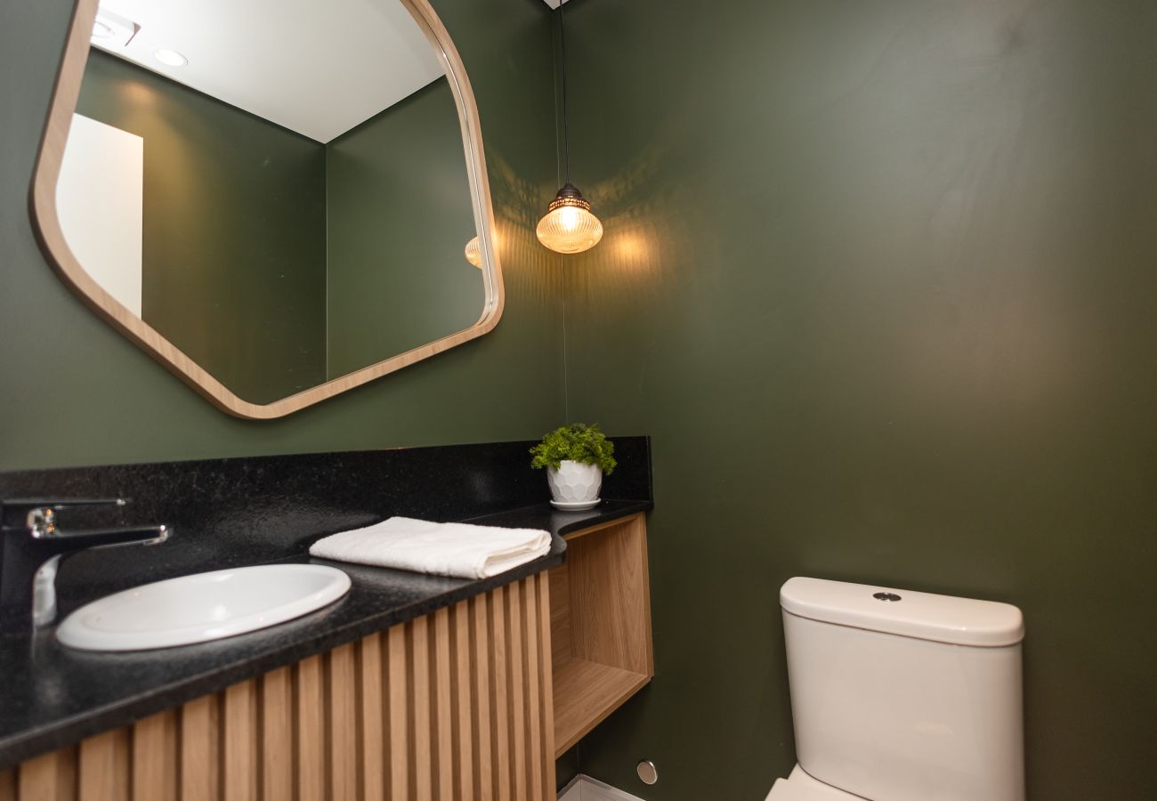 Apartamento em Gramado - NOVO! Apto moderno (2 suítes) a 600m da Rua Coberta!