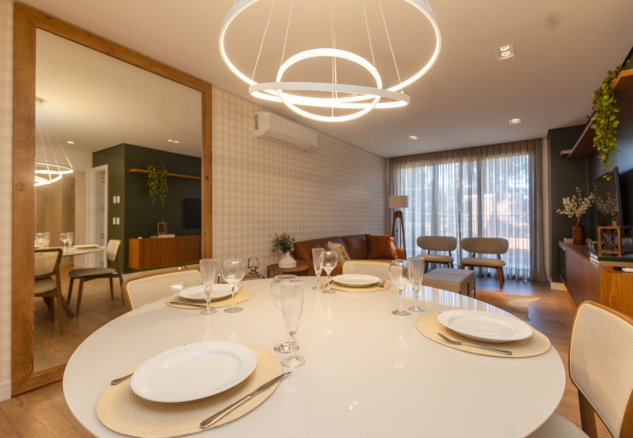 Apartamento em Gramado - NOVO! Apto moderno (2 suítes) a 600m da Rua Coberta!