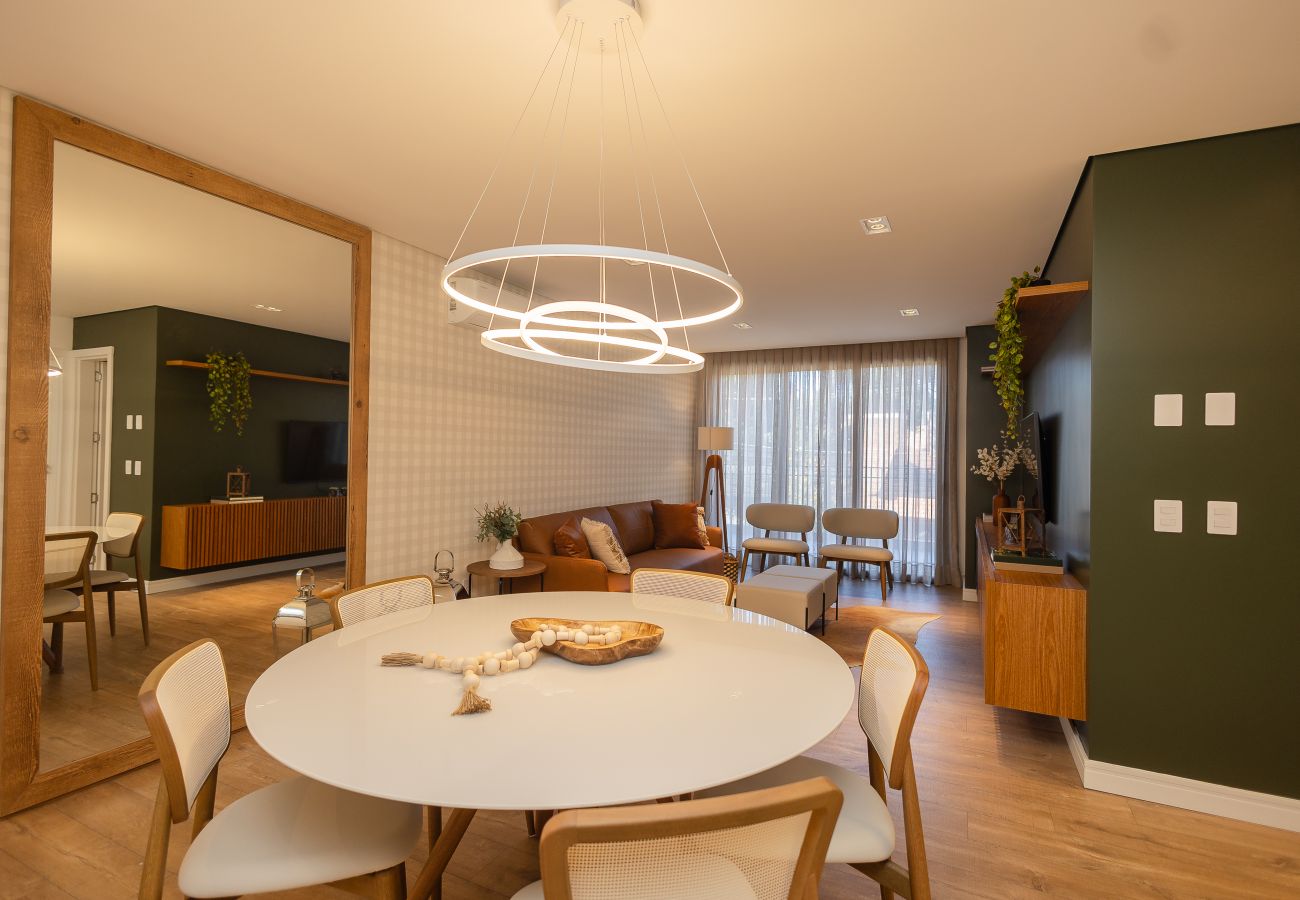 Apartamento em Gramado - NOVO! Apto moderno (2 suítes) a 600m da Rua Coberta!