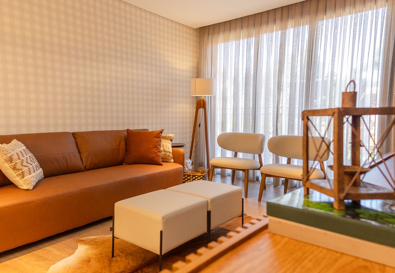 Apartamento em Gramado - NOVO! Apto moderno (2 suítes) a 600m da Rua Coberta!