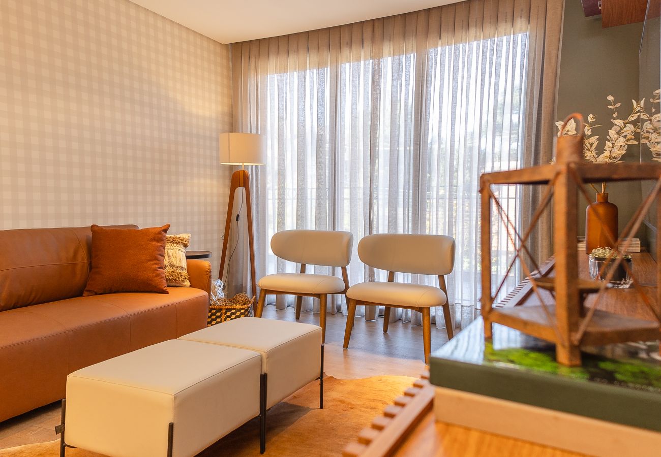 Apartamento em Gramado - NOVO! Apto moderno (2 suítes) a 600m da Rua Coberta!