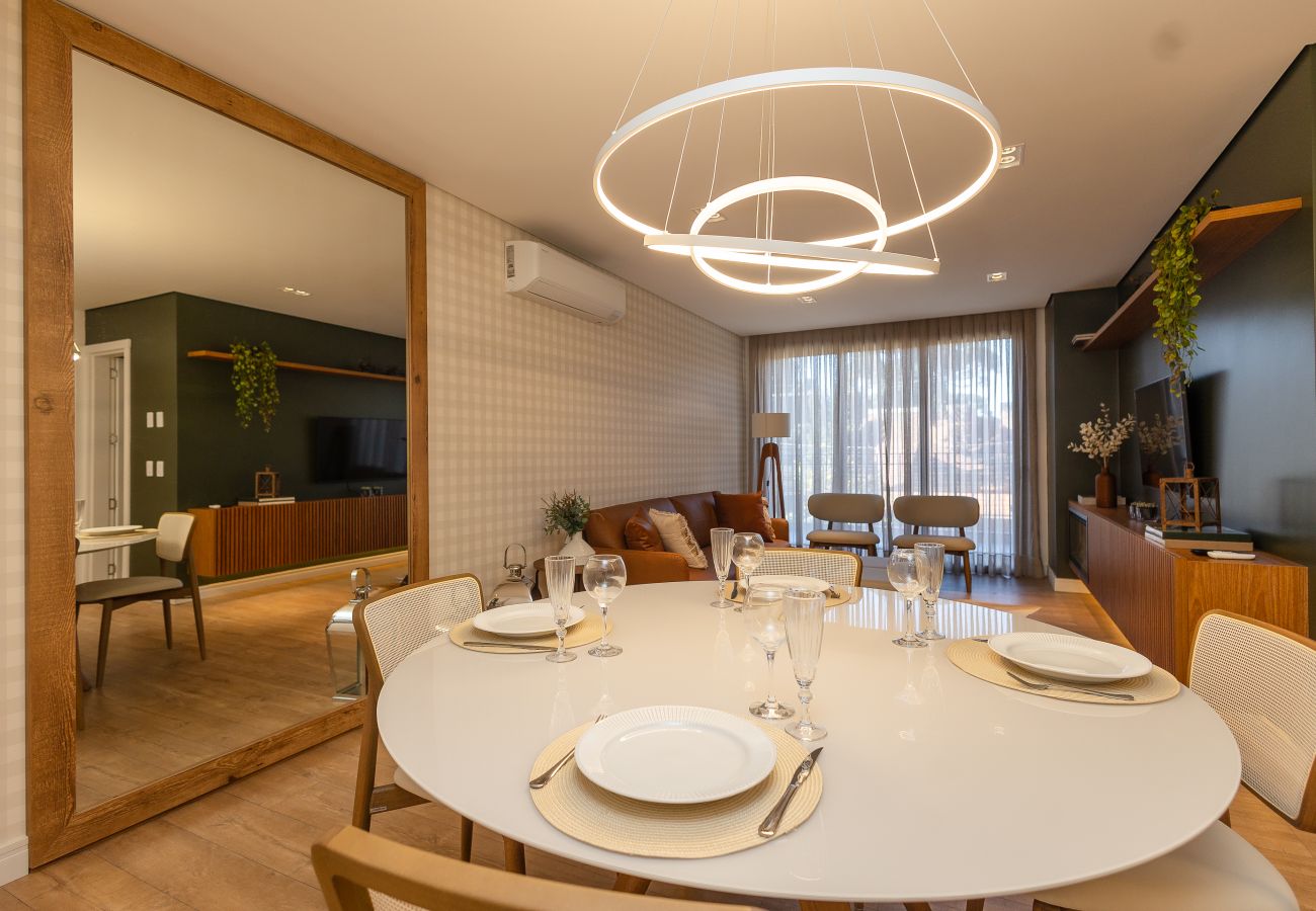 Apartamento em Gramado - NOVO! Apto moderno (2 suítes) a 600m da Rua Coberta!