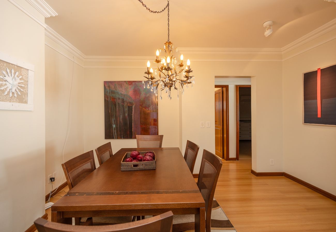 Apartamento em Gramado - Apto amplo 2D (banho social+lavabo) no coração de Gramado!