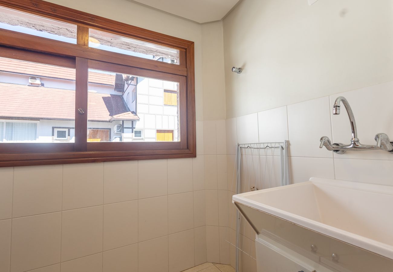 Apartamento em Gramado - Apto amplo 2D (banho social+lavabo) no coração de Gramado!
