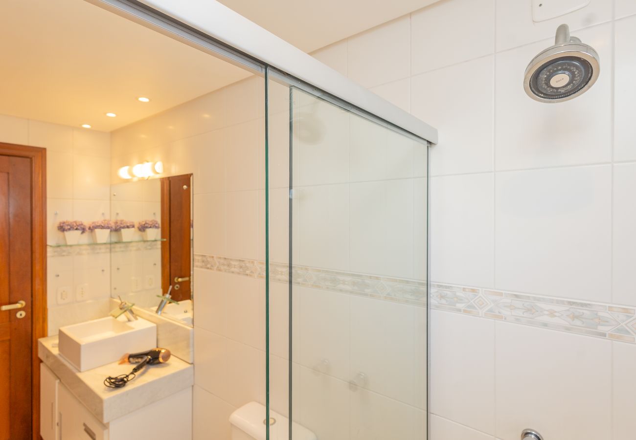 Apartamento em Gramado - Apto amplo 2D (banho social+lavabo) no coração de Gramado!