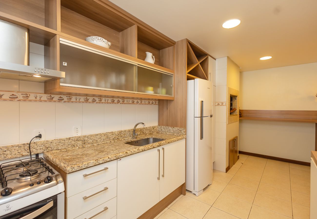 Apartamento em Gramado - Apto amplo 2D (banho social+lavabo) no coração de Gramado!