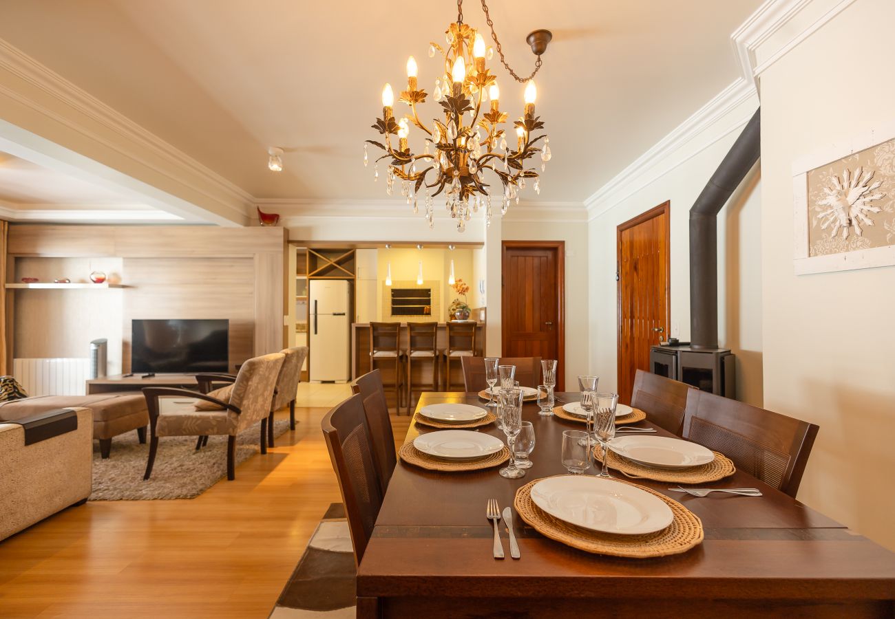 Apartamento em Gramado - Apto amplo 2D (banho social+lavabo) no coração de Gramado!