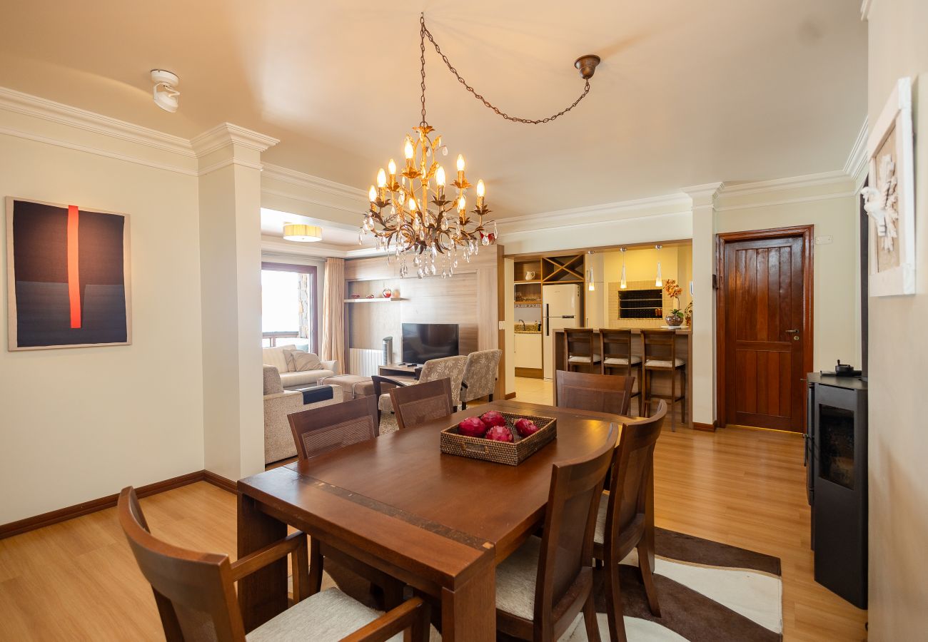 Apartamento em Gramado - Apto amplo 2D (banho social+lavabo) no coração de Gramado!