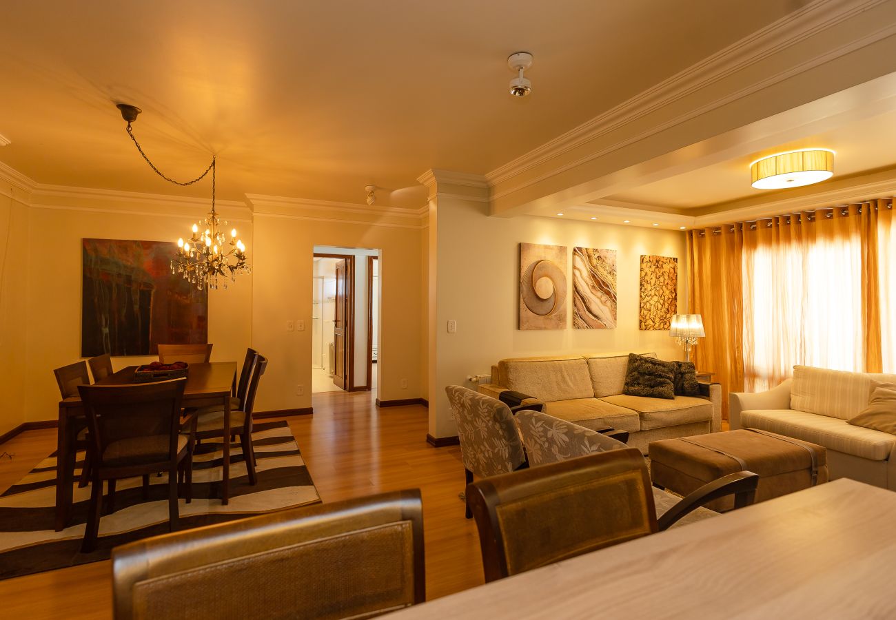 Apartamento em Gramado - Apto amplo 2D (banho social+lavabo) no coração de Gramado!