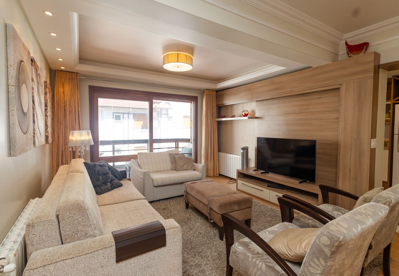 Apartamento em Gramado - Apto amplo 2D (banho social+lavabo) no coração de Gramado!