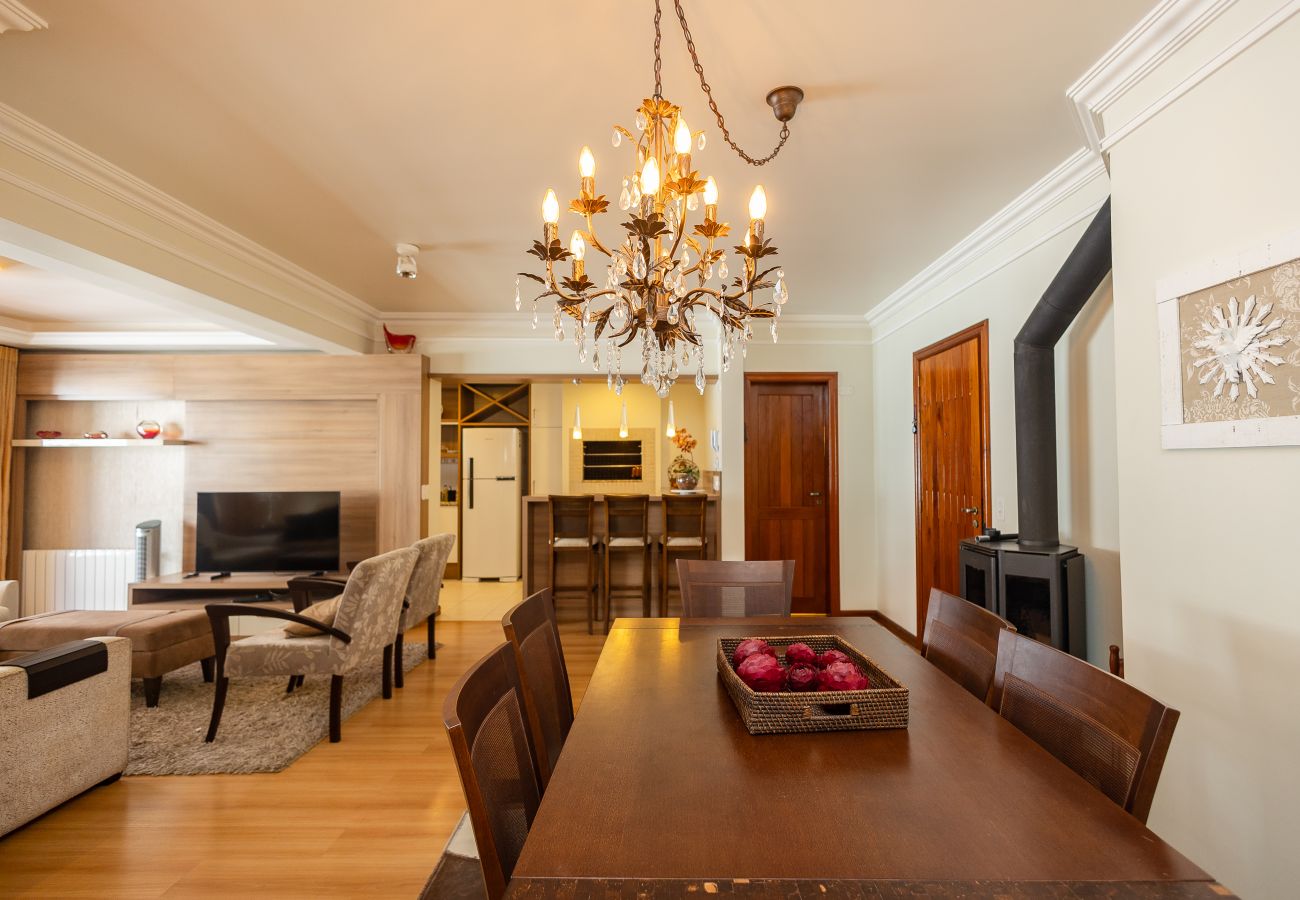 Apartamento em Gramado - Apto amplo 2D (banho social+lavabo) no coração de Gramado!