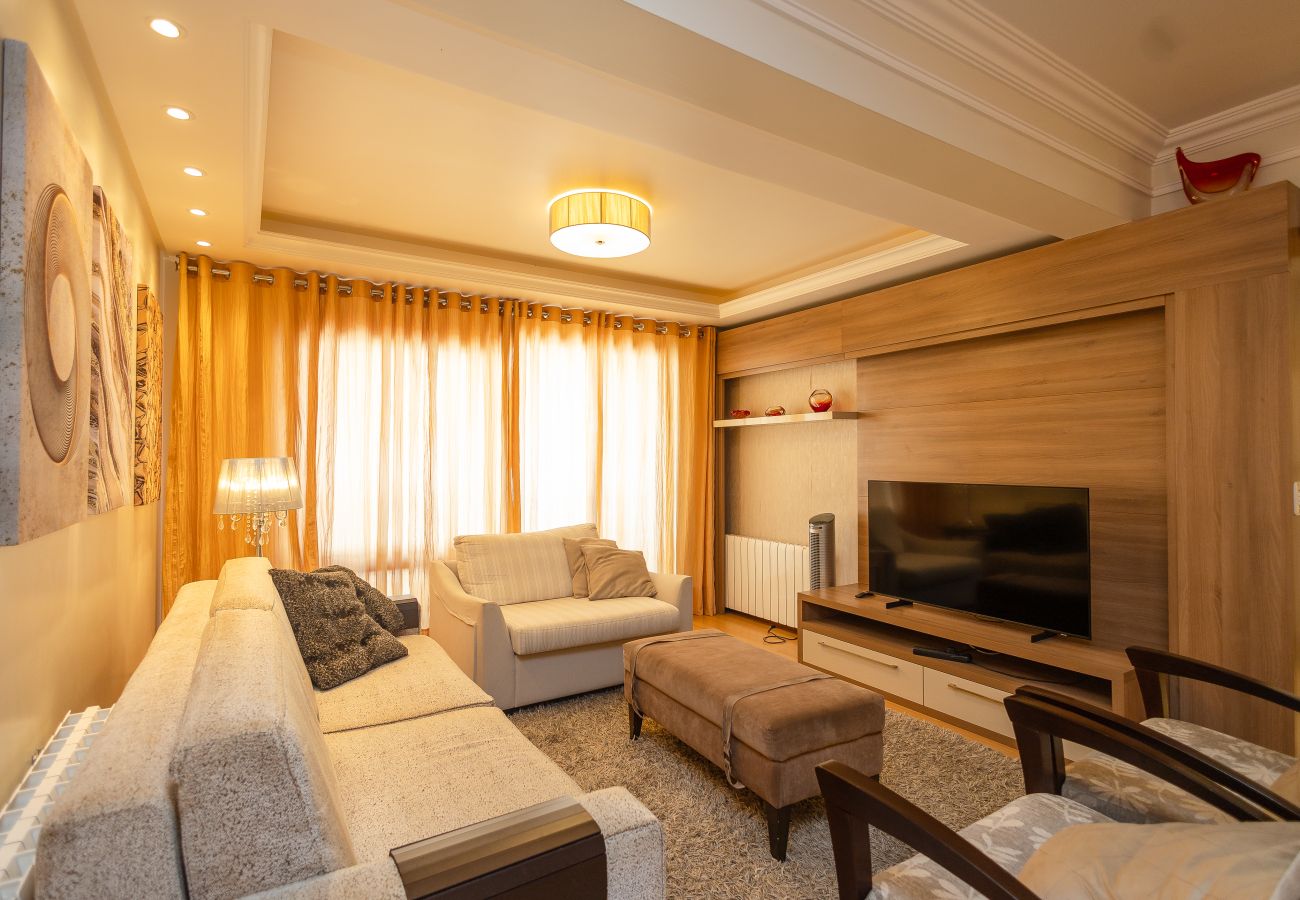 Apartamento em Gramado - Apto amplo 2D (banho social+lavabo) no coração de Gramado!