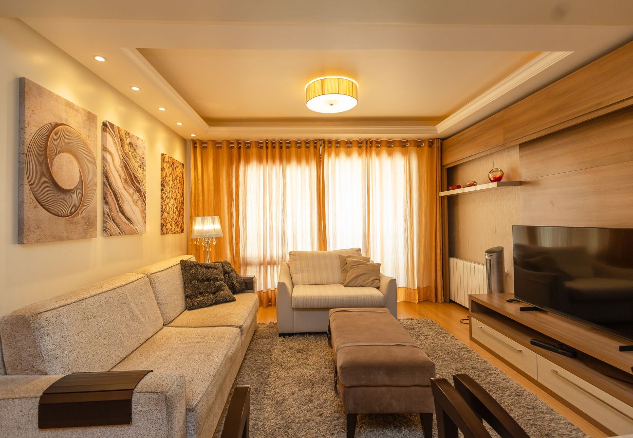 Apartamento em Gramado - Apto amplo 2D (banho social+lavabo) no coração de Gramado!