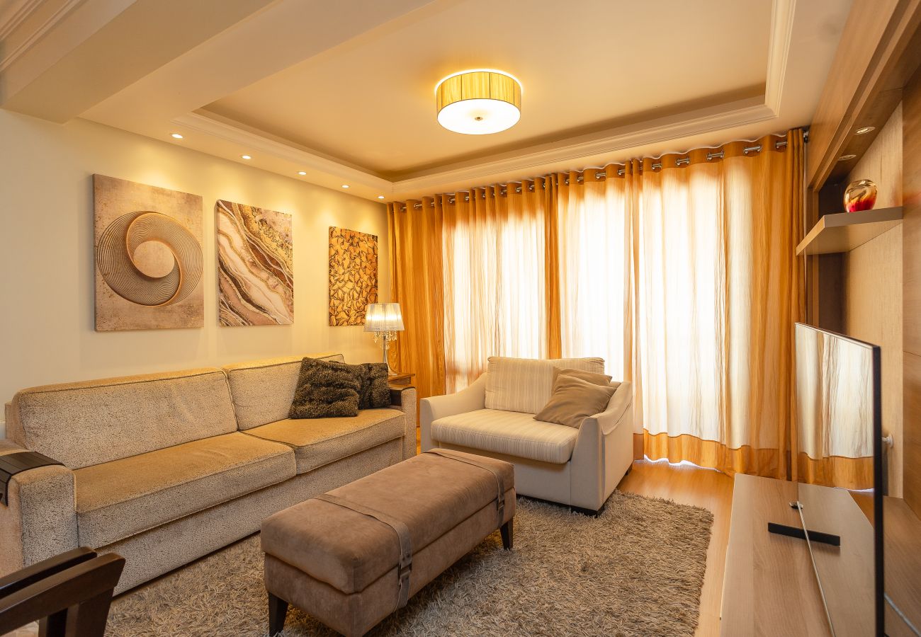 Apartamento em Gramado - Apto amplo 2D (banho social+lavabo) no coração de Gramado!