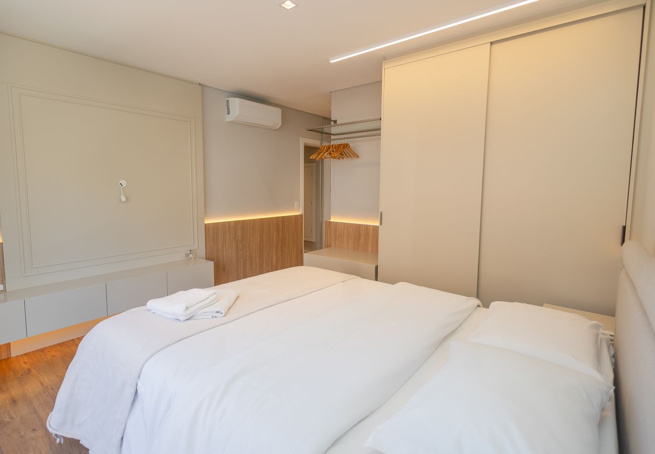 Apartamento em Gramado - NOVO! Apto alto Padrão 2 suítes a 600m da Rua Coberta