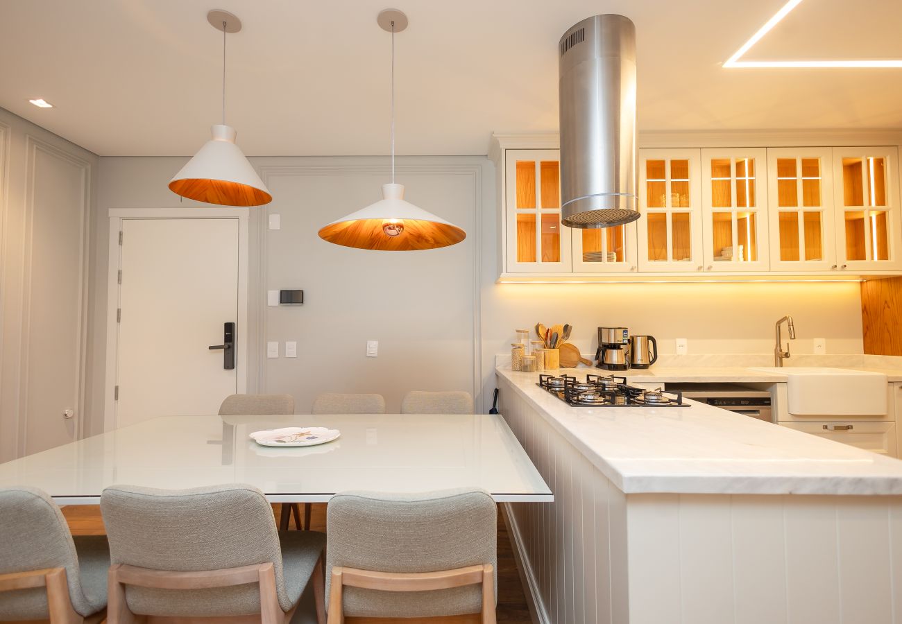 Apartamento em Gramado - NOVO! Apto alto Padrão 2 suítes a 600m da Rua Coberta