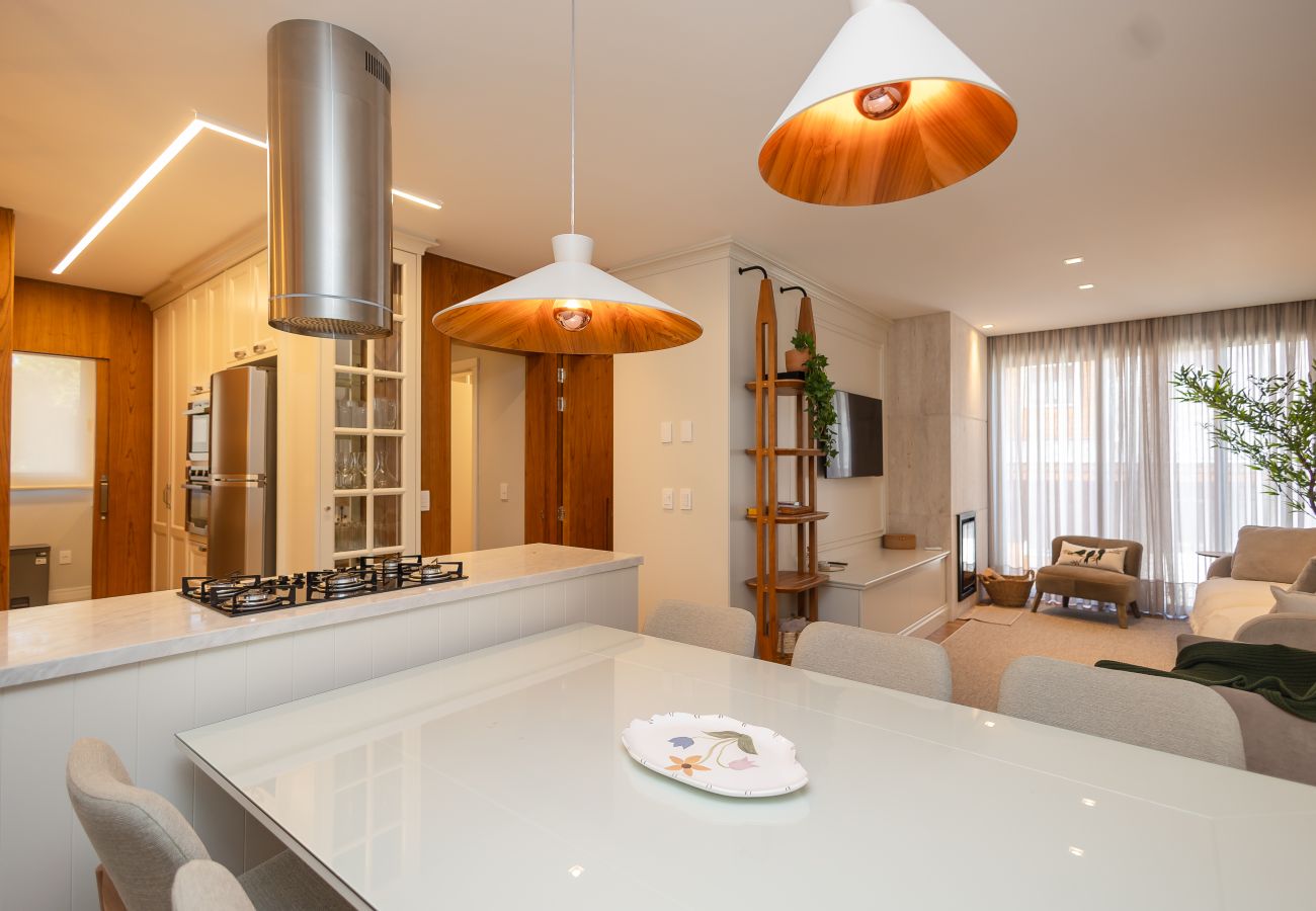 Apartamento em Gramado - NOVO! Apto alto Padrão 2 suítes a 600m da Rua Coberta